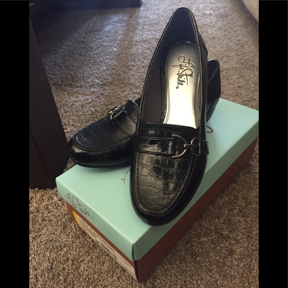 Shoes - Picture 2 of 5